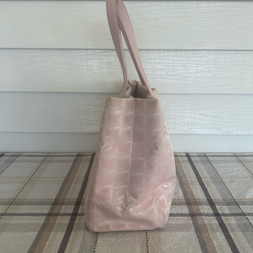 Chanel Light Pink Tote Bag- CC Logo - Picture 3 of 16